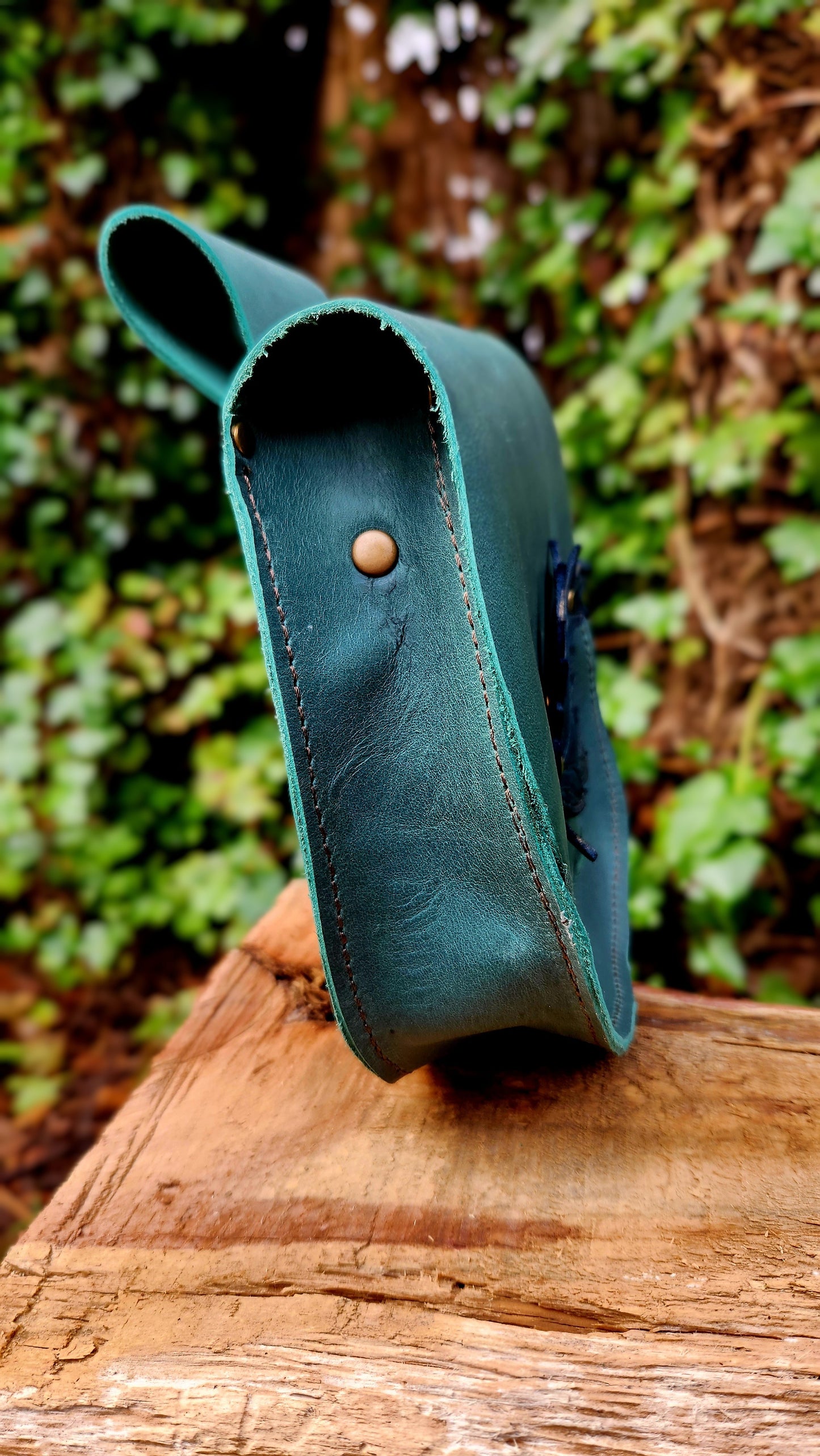 Leather Leaf Belt Bag (teal)