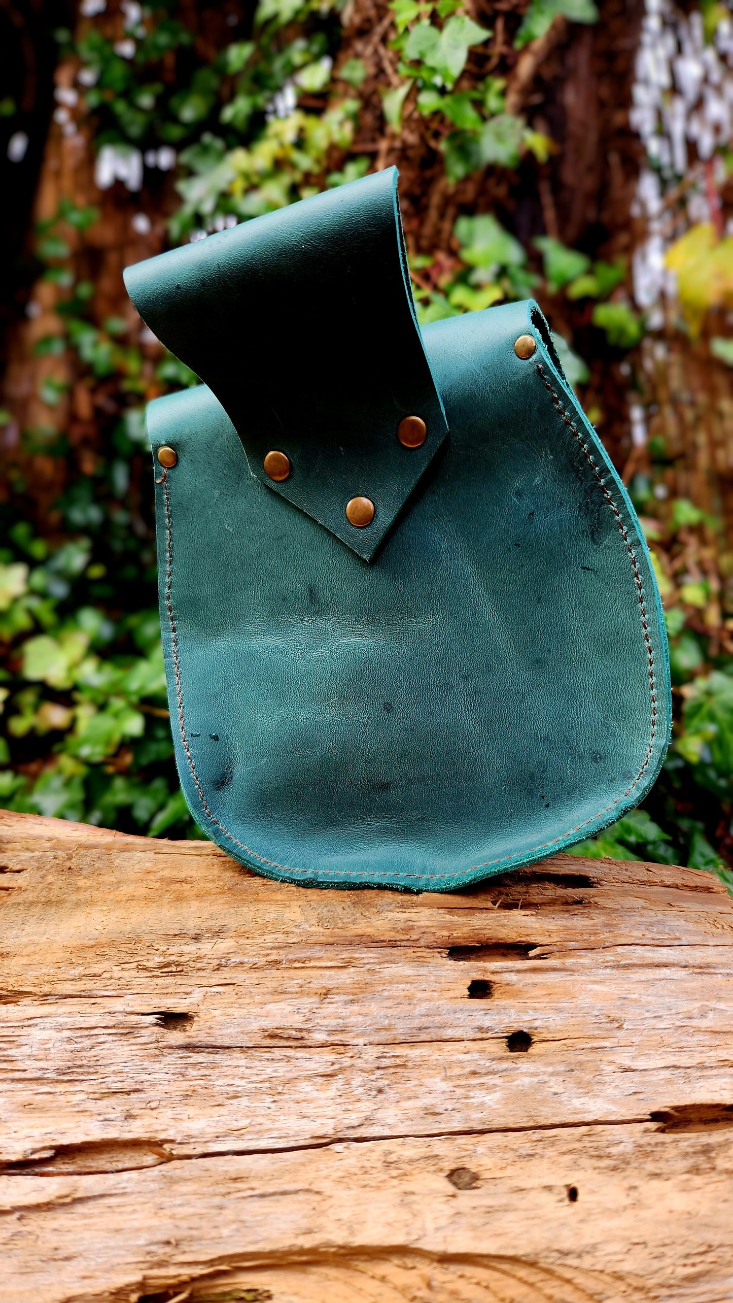 Leather Leaf Belt Bag (teal)